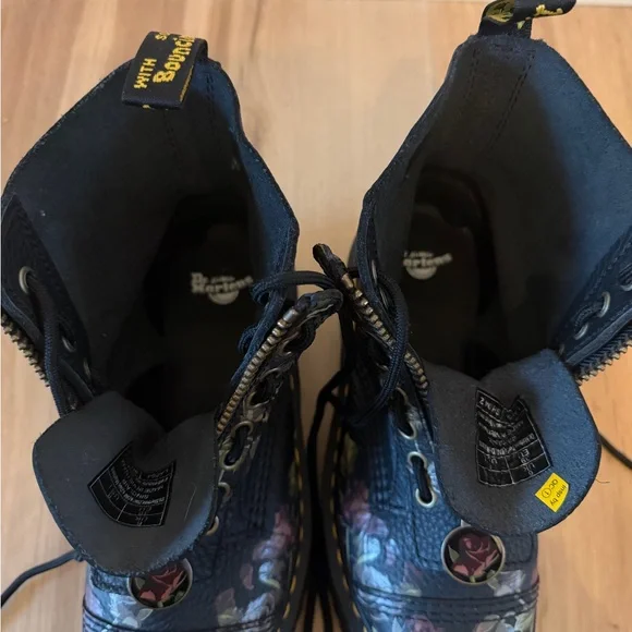 Dr. Martens Sinclair Decayed Roses Tumbled Napa Leather Lace Up Boot - Picture 5 of 6